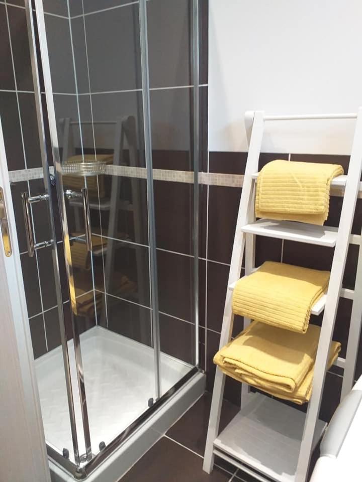 Alla Ghigliotta - Housity