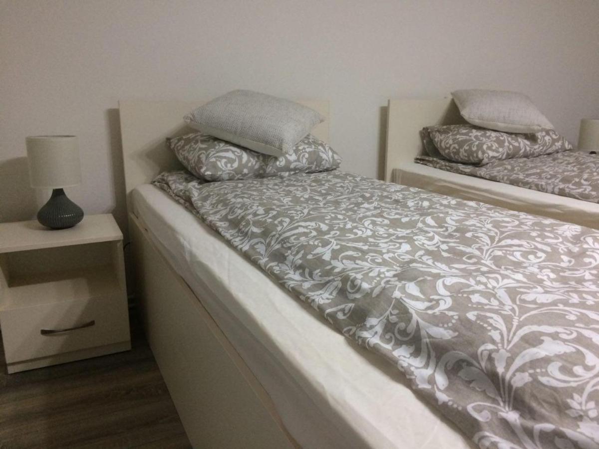 Warm Studio - Housity