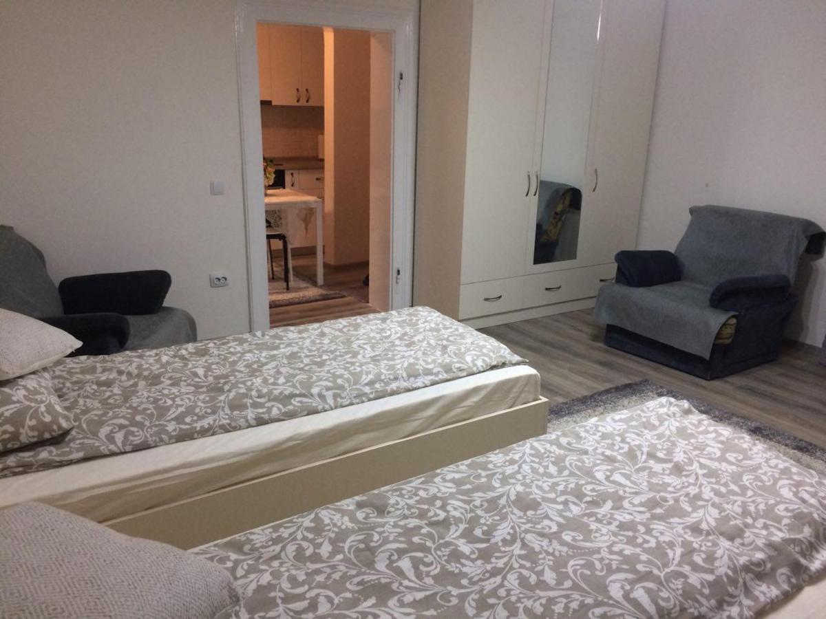 Warm Studio - Housity