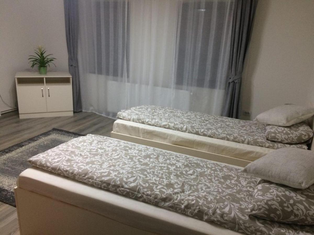 Warm Studio - Housity