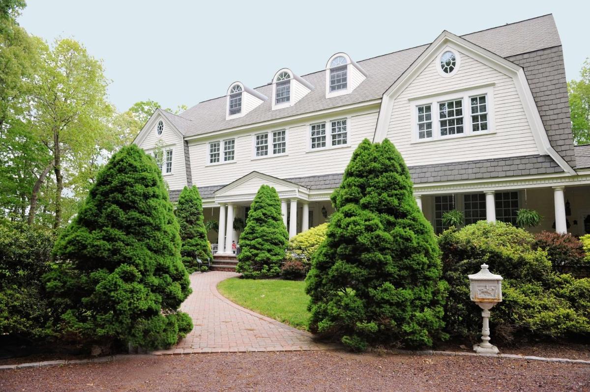 A Walk in the Woods Bed and Breakfast - Housity
