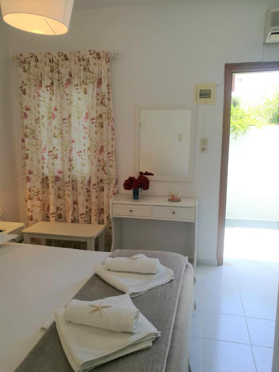 Andreas and Petrinela Rooms - Housity