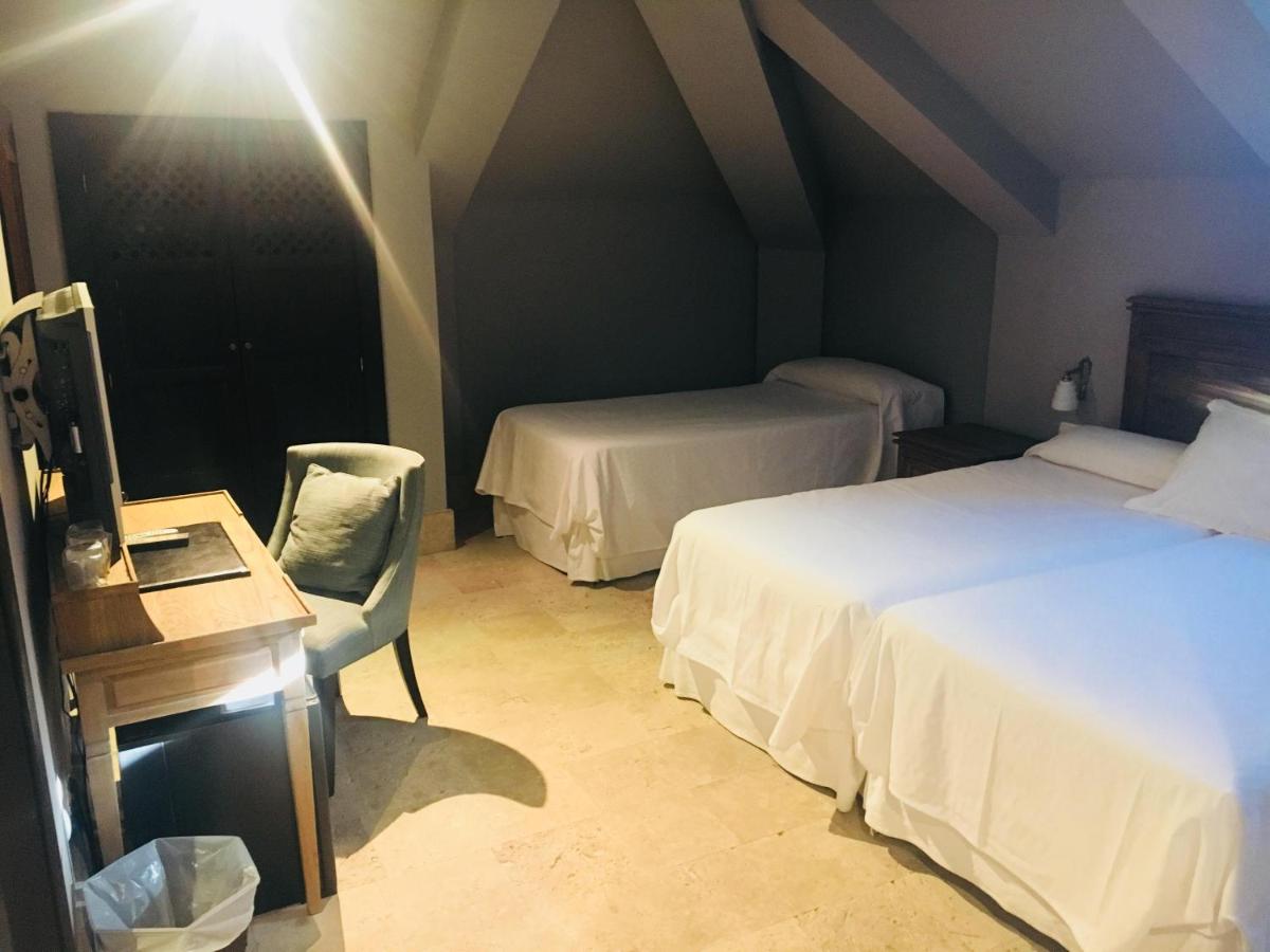 Cama o camas de una habitación en Hotel Palacio de Mengibar