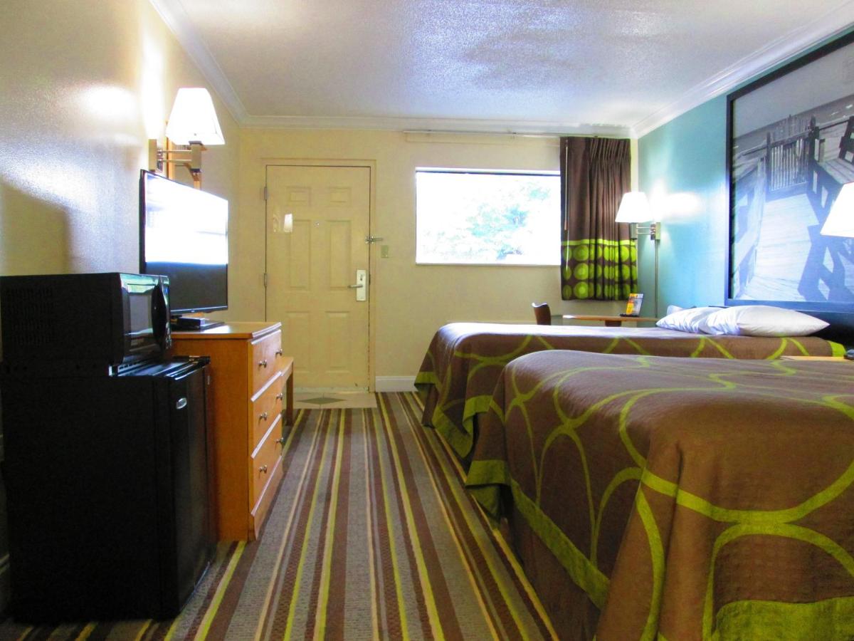 Super 8 by Wyndham Ft Walton Beach - Housity