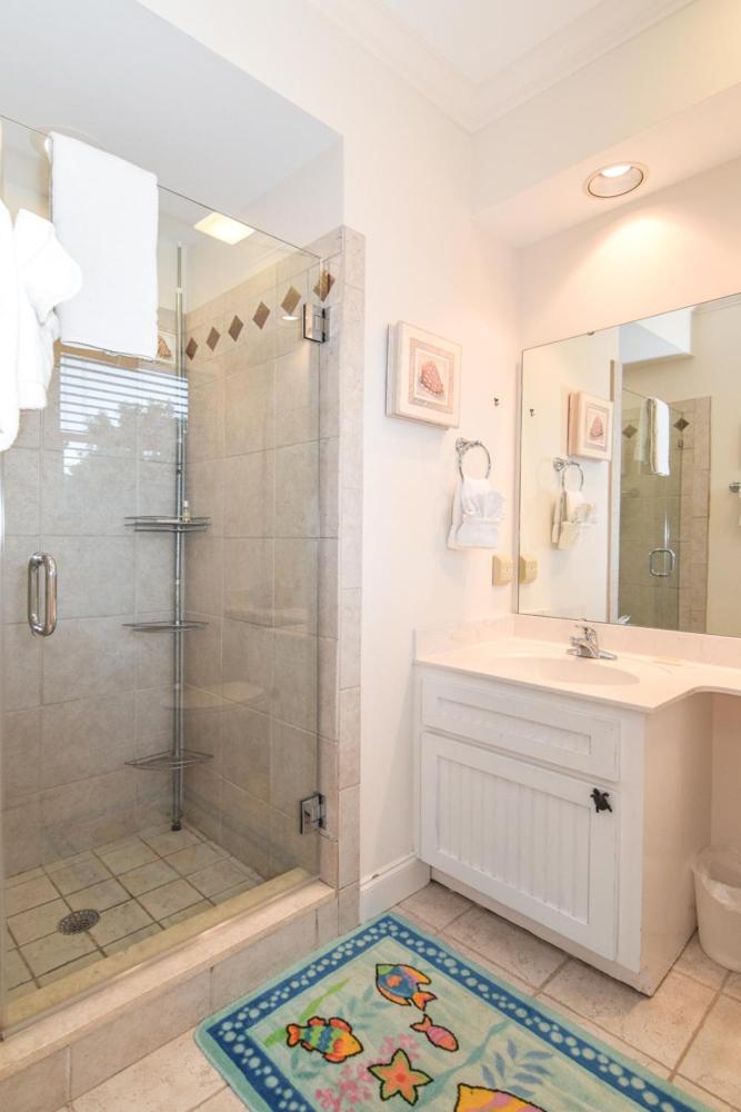 20 Ocean Green Drive - Housity