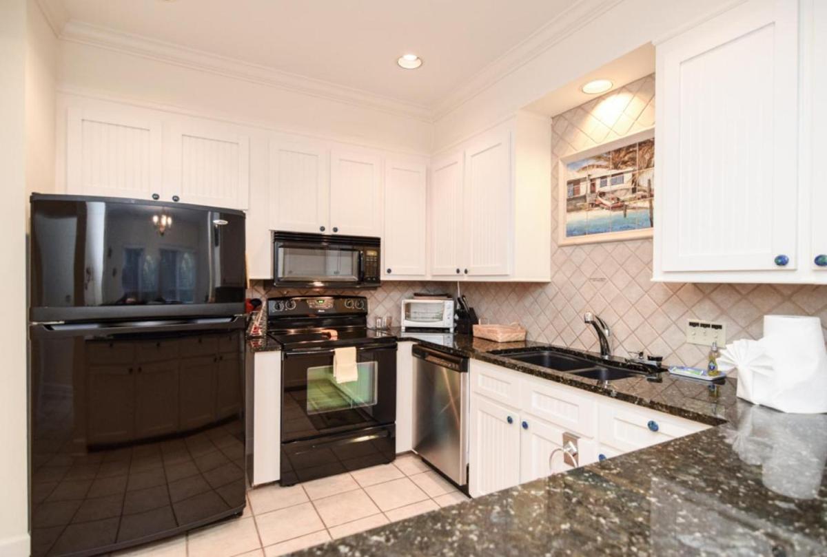20 Ocean Green Drive - Housity