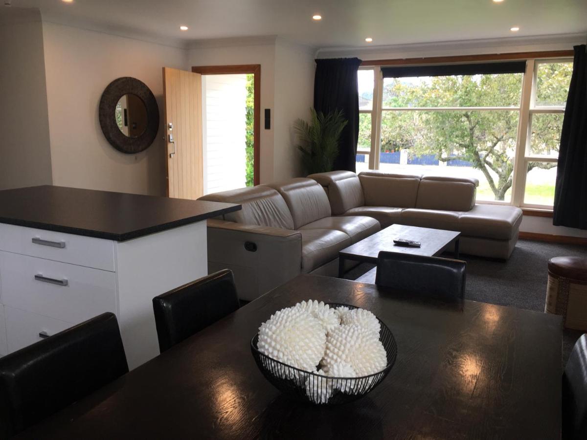 3 & 4 Bedroom Holiday Houses Central Picton - Housity