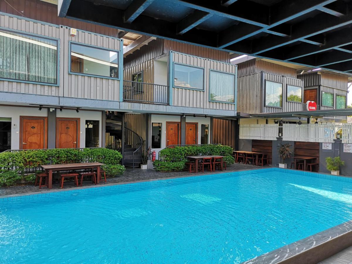 Kluang Container Swimming Pool Hotel - Hizvo