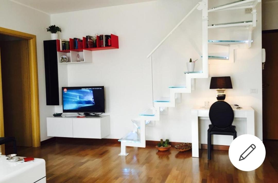 Aurelia House - Housity