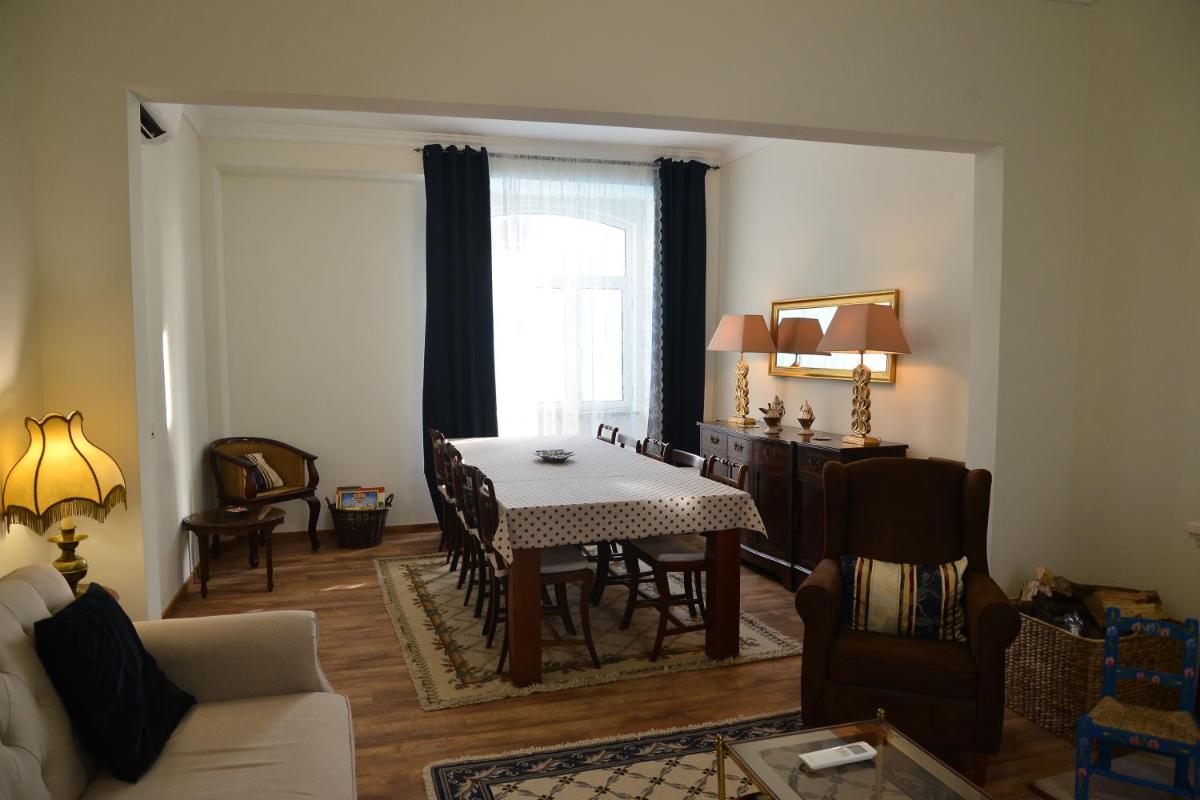 Blue Castle House - Housity