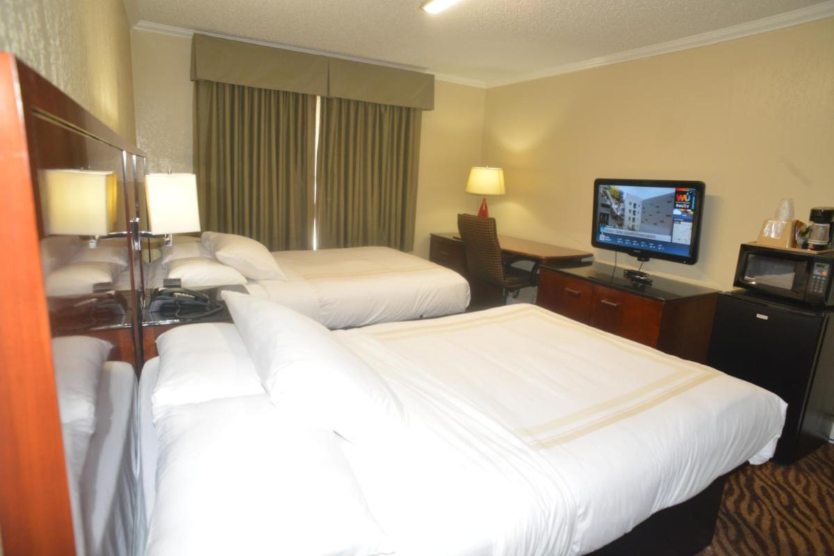 Hometown Inn & Suites - Housity