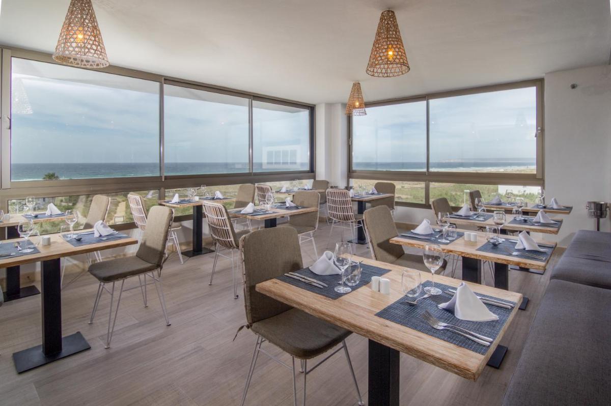 Área de descanso en Zahara Beach & Spa by QHotels para adultos