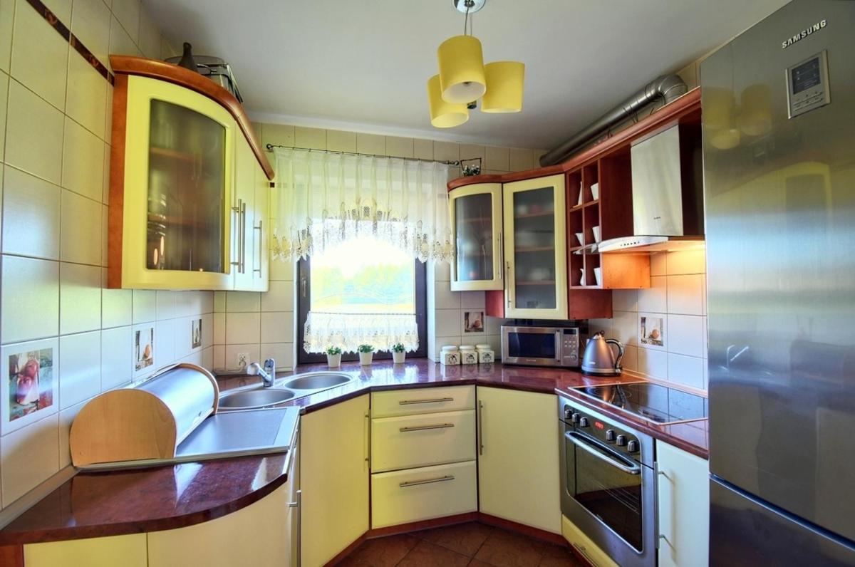 Dom nad stawem przy lesie - Housity