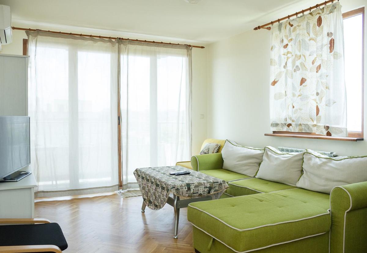 Just Like Home - New 1-BDR Apt near City Center - Housity