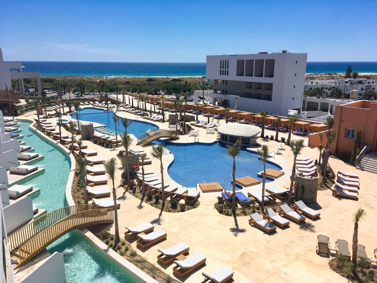 Piscina en o cerca de Zahara Beach & Spa by QHotels - Adults Recommended