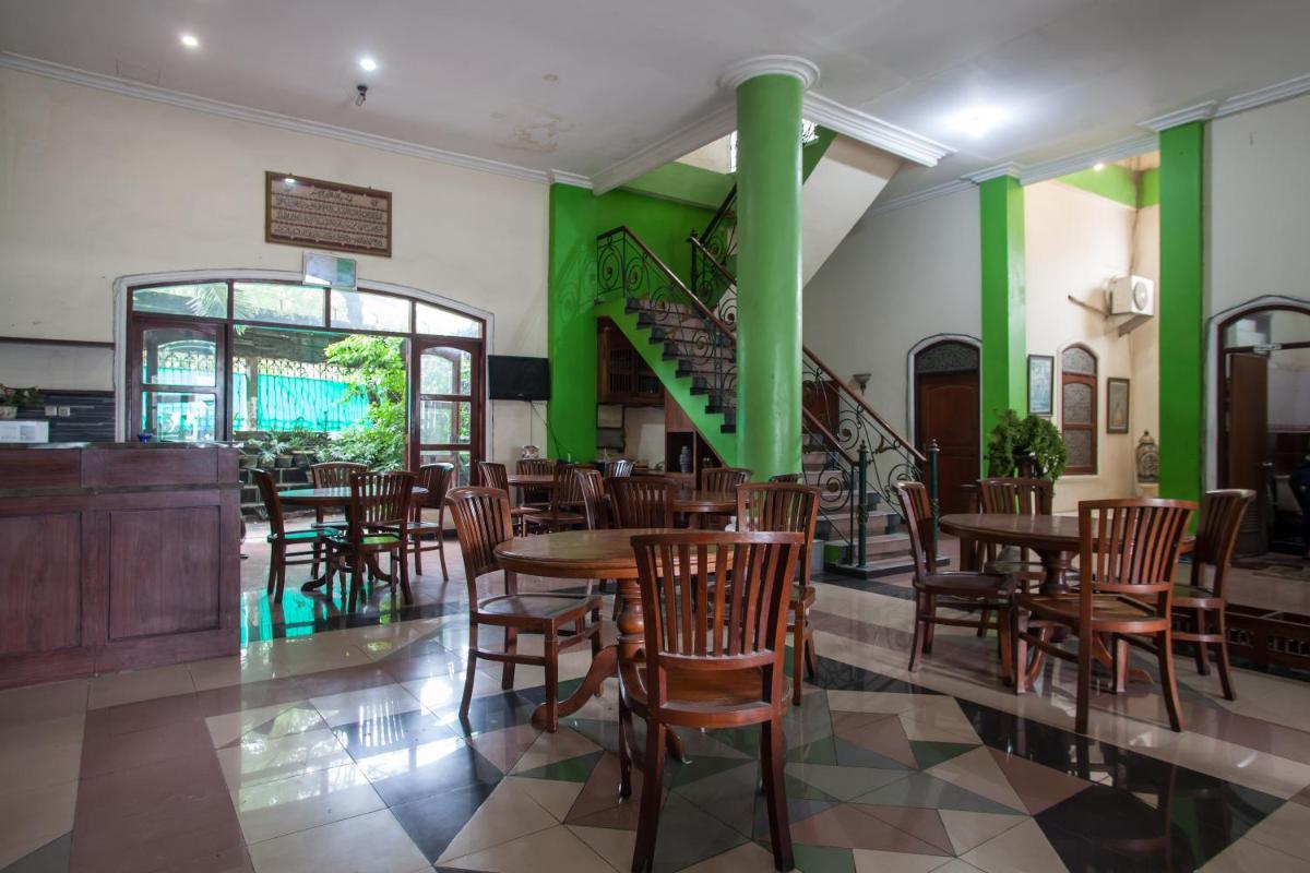 RedDoorz @ Genteng Surabaya 2 - Housity