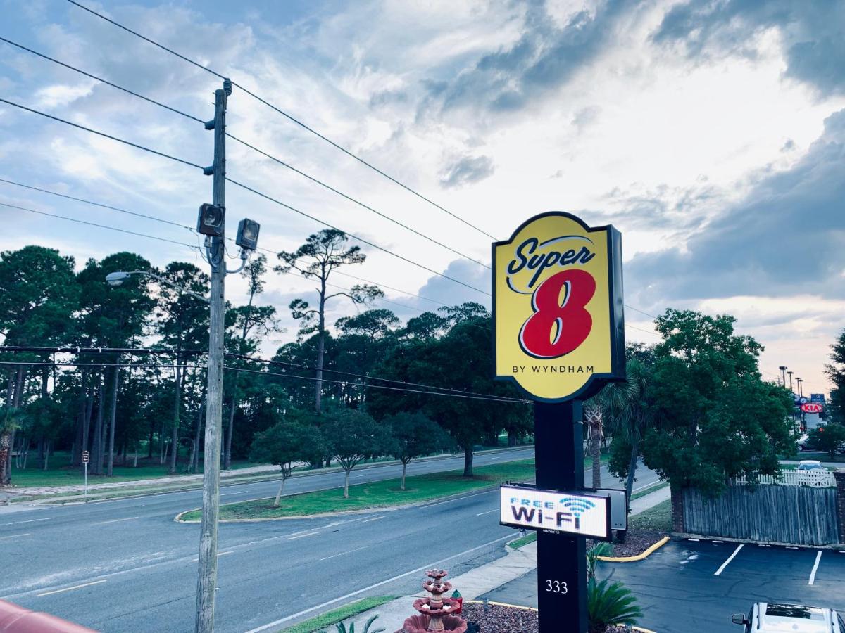 Super 8 by Wyndham Ft Walton Beach - Housity