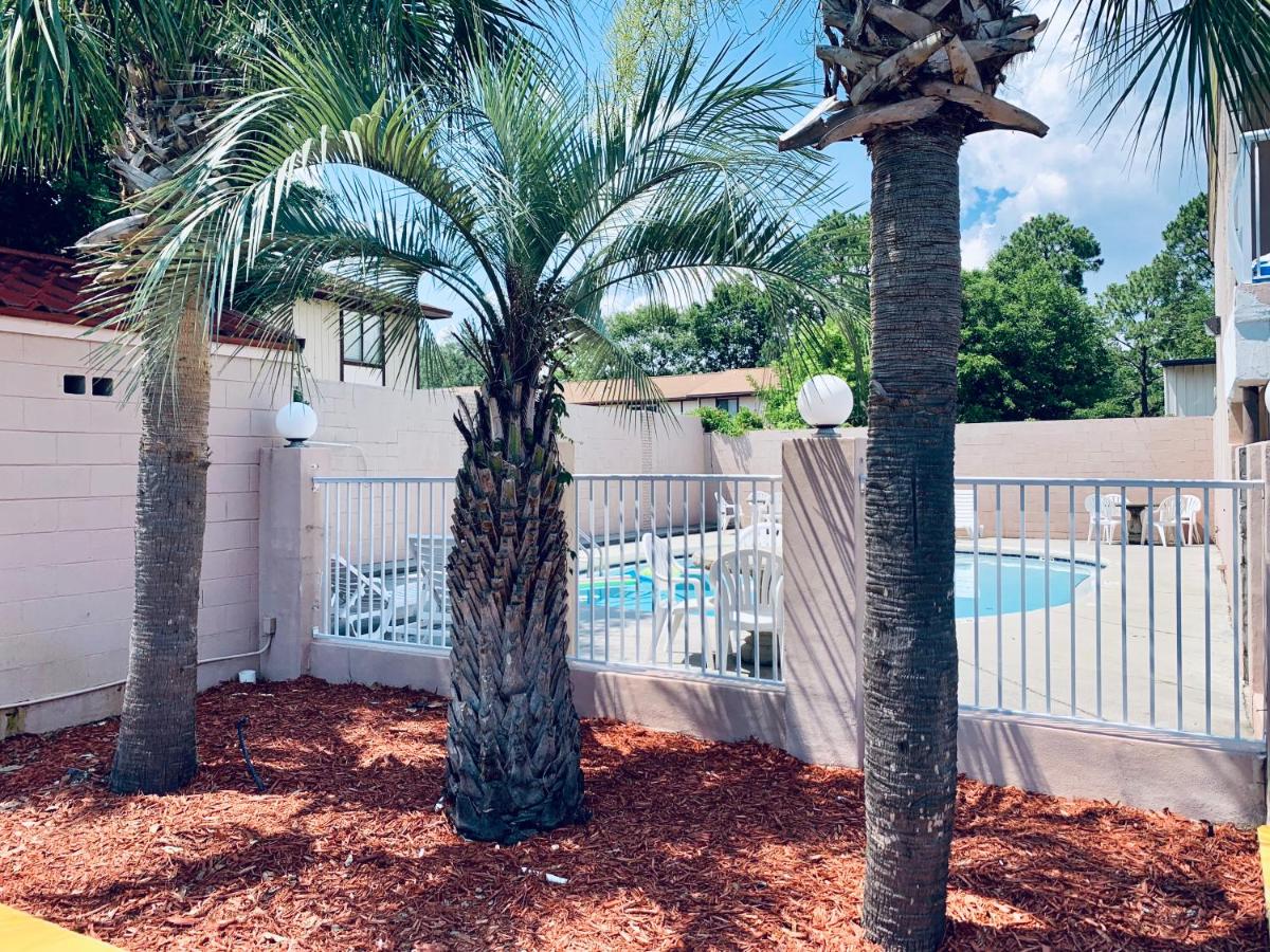 Super 8 by Wyndham Ft Walton Beach - Housity