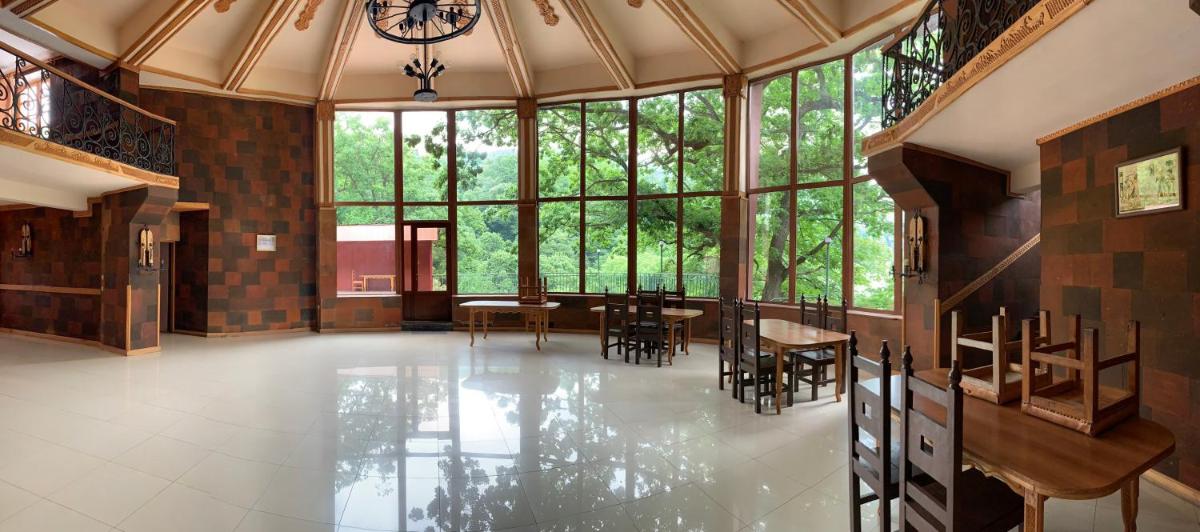 Anush restaurant/hotel - Housity