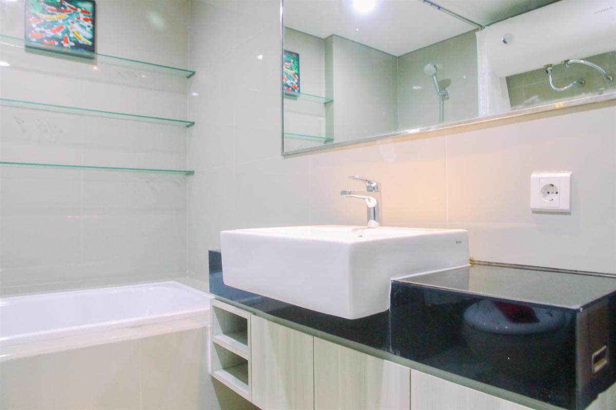 Spacious Studio Apartment @ Azalea Suites By Travelio - Housity
