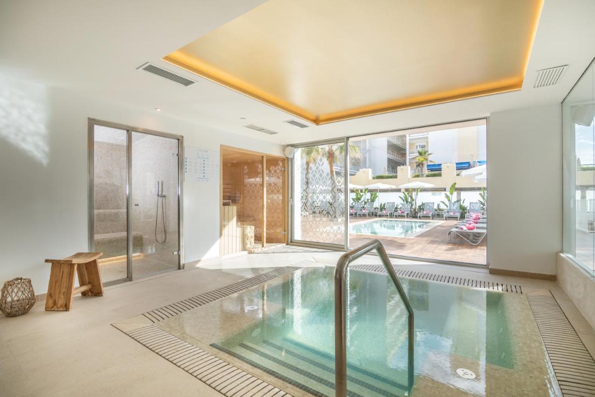 Piscina en o cerca de JS Yate