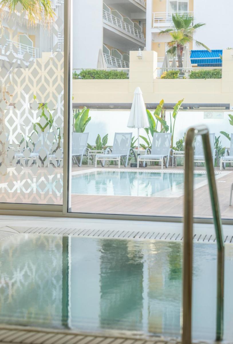 Piscina en o cerca de JS Yate