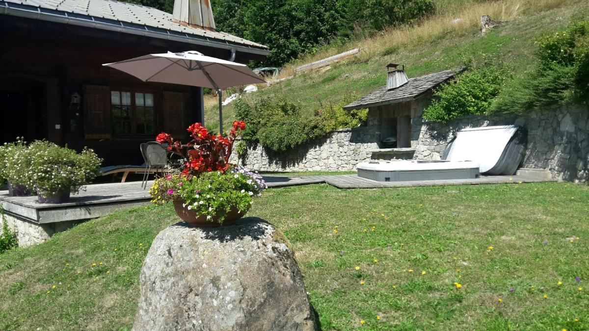 CHALET-SPA SUR LES PISTES 16 Personnes - Housity