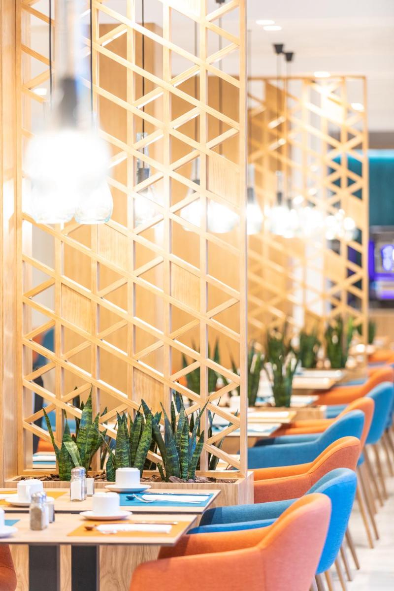 Un restaurante o sitio para comer en JS Yate