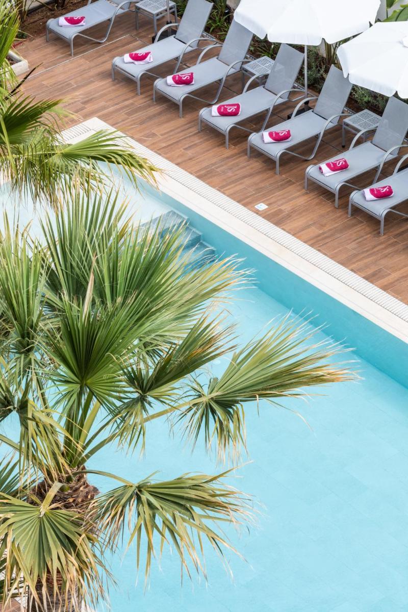 Piscina en o cerca de JS Yate