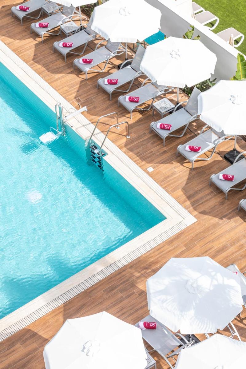 Piscina en o cerca de JS Yate