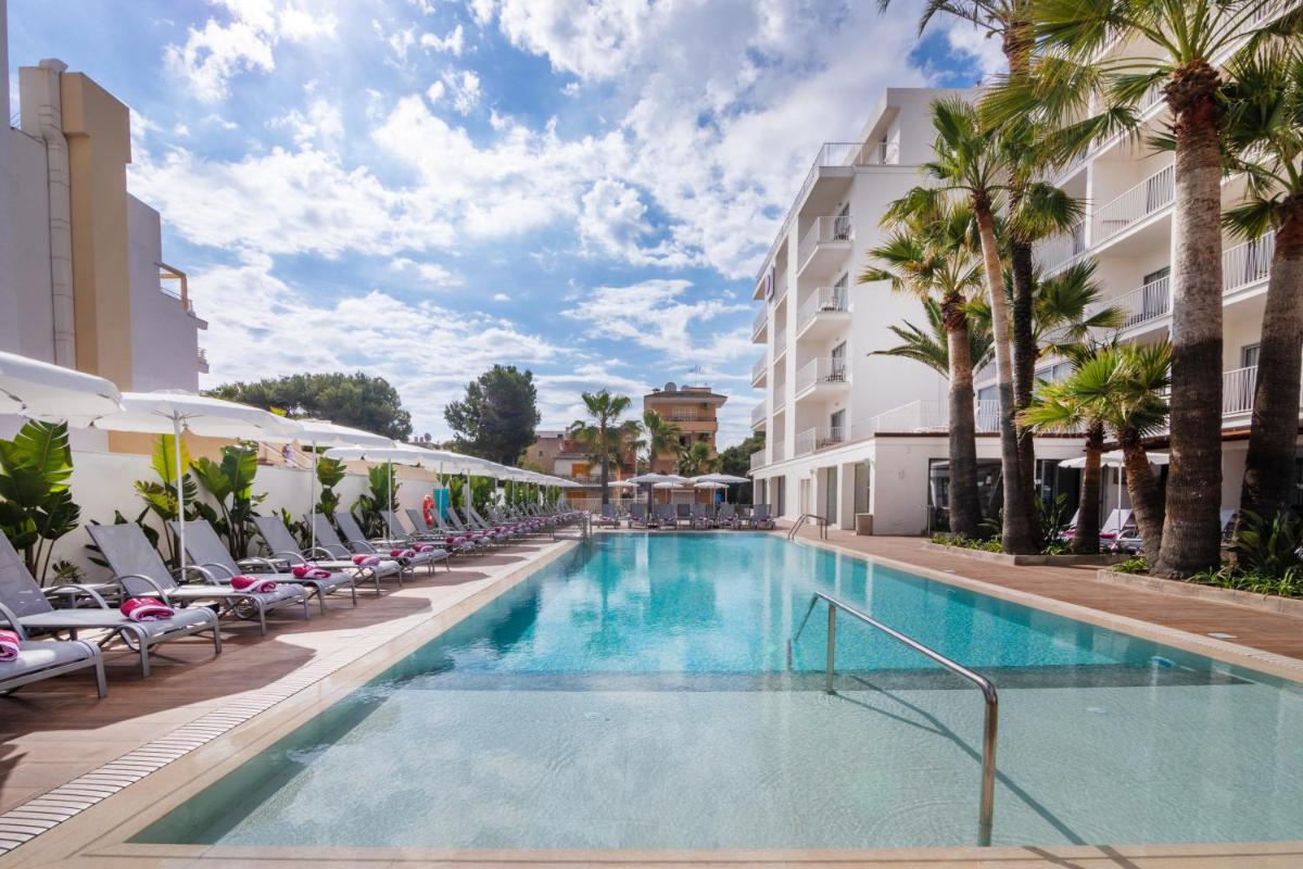 Piscina en o cerca de JS Yate