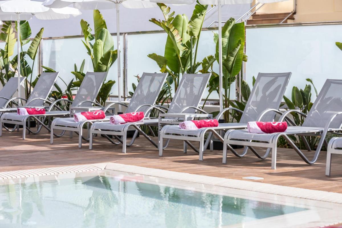 Piscina en o cerca de JS Yate