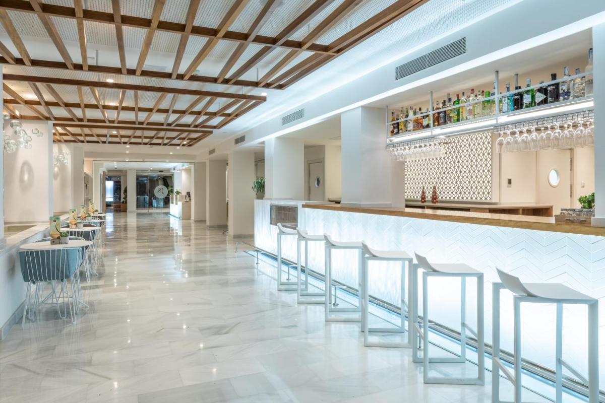 Un restaurante o sitio para comer en JS Yate