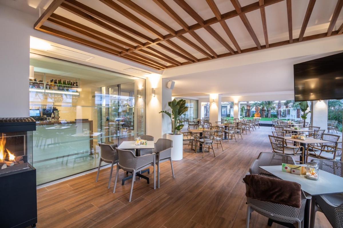 Un restaurante o sitio para comer en JS Yate