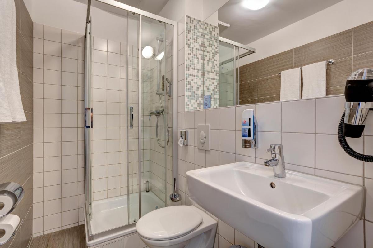 MEININGER Hotel Hamburg City Center - Housity