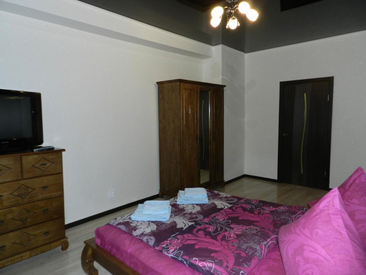 3-room Luxury Apartment 100m2 on Sobornyi Avenue 193, by GrandHome - Housity