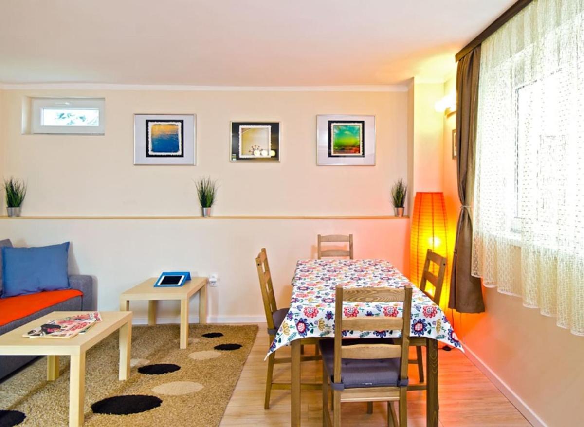 Cherry Tree Art House - Hizvo