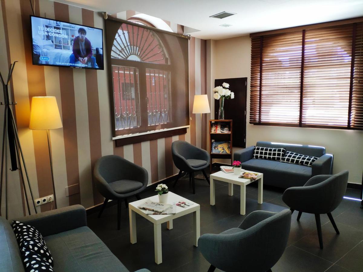 Hotel Puerta del Arco - Housity