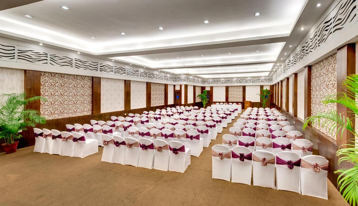 a room with a bunch of tables and chairs at Hotel Hindusthan International, Kolkata in Kolkata