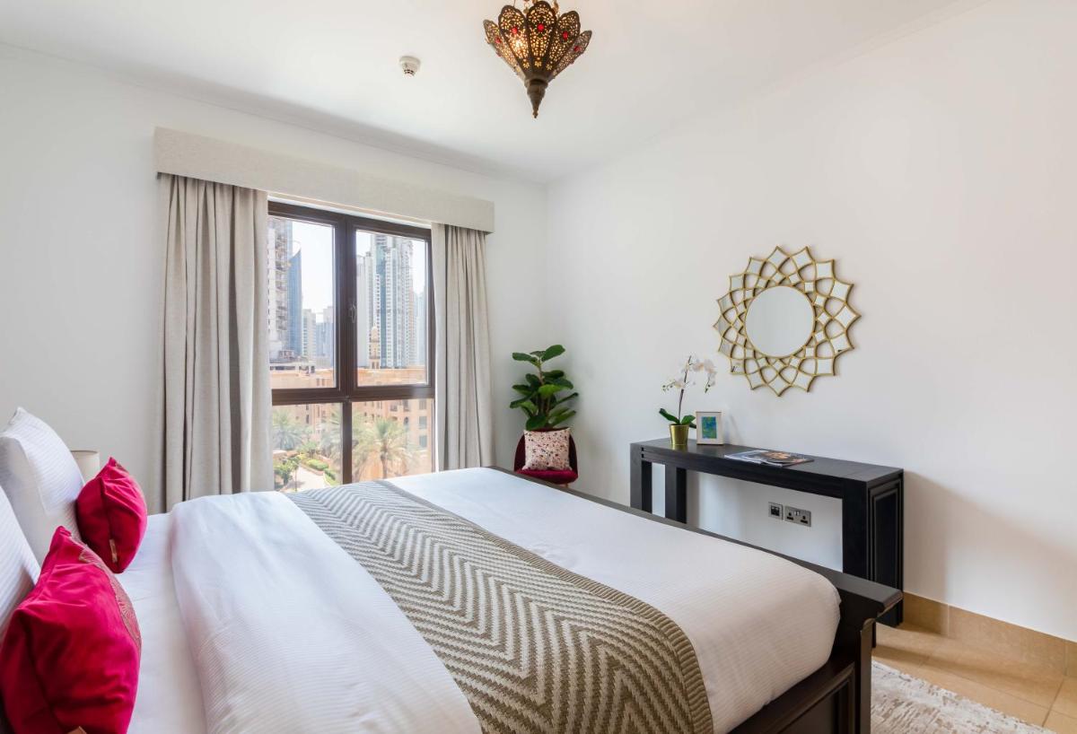Suitetrails - Maison Privee - Luxury Living Next to Dubai Mall & Burj Khalifa