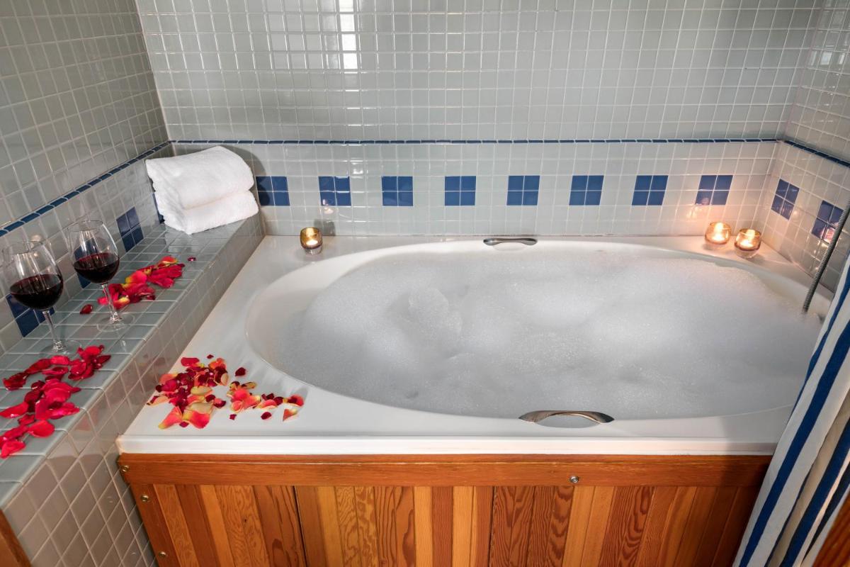 La Conner Channel Lodge - Housity