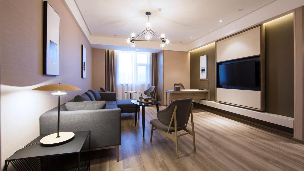 Atour Hotel (Houma Xintian Square) - Housity