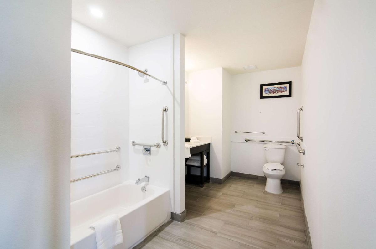 Comfort Inn & Suites Gulf Shores East Beach near Gulf State Park - Housity