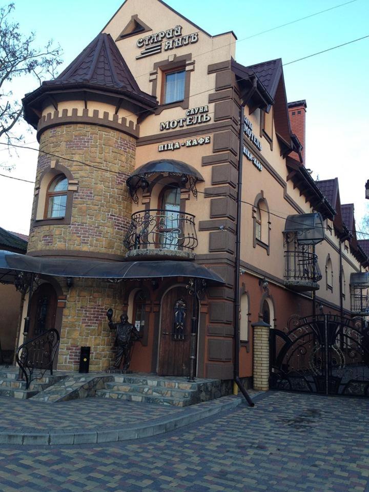 Старий Янів - Housity