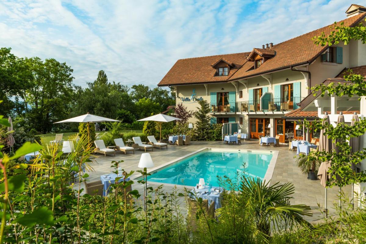 une image d'une maison avec piscine dans l'établissement Villa Cécile, à Yvoire