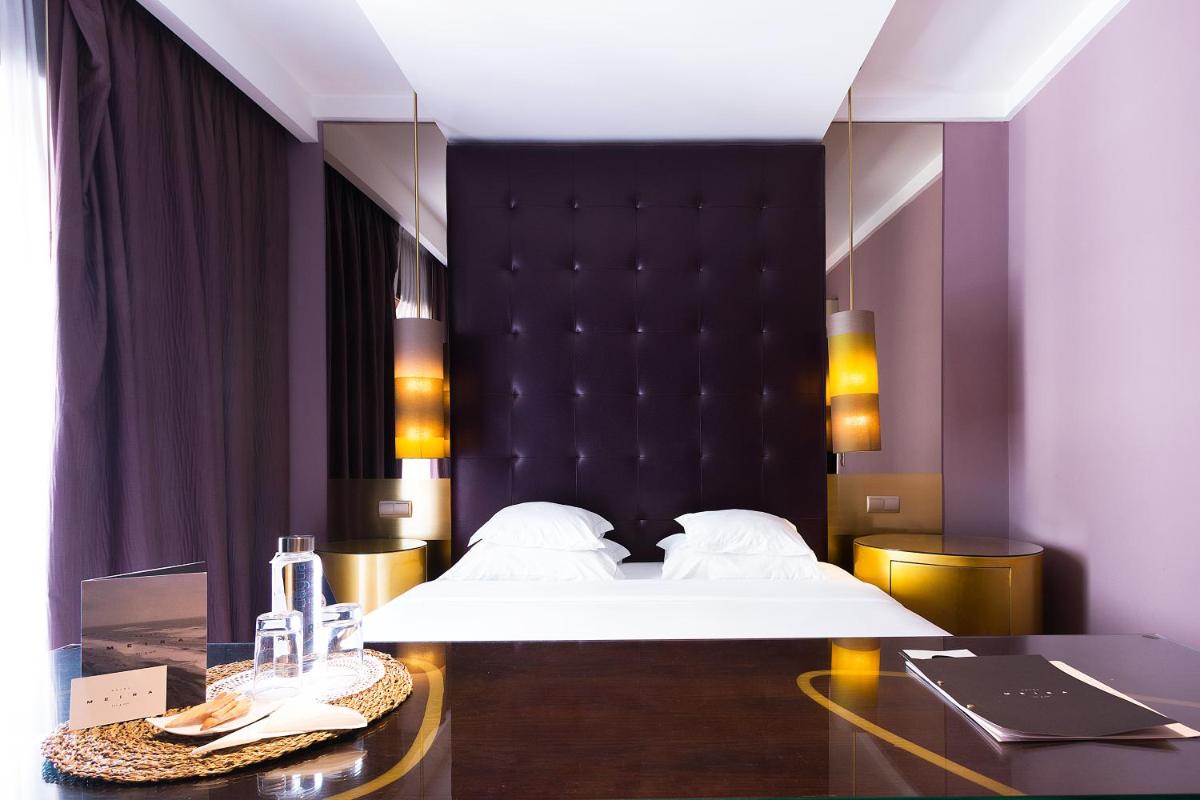 Uma cama ou camas num quarto em Hotel Meira