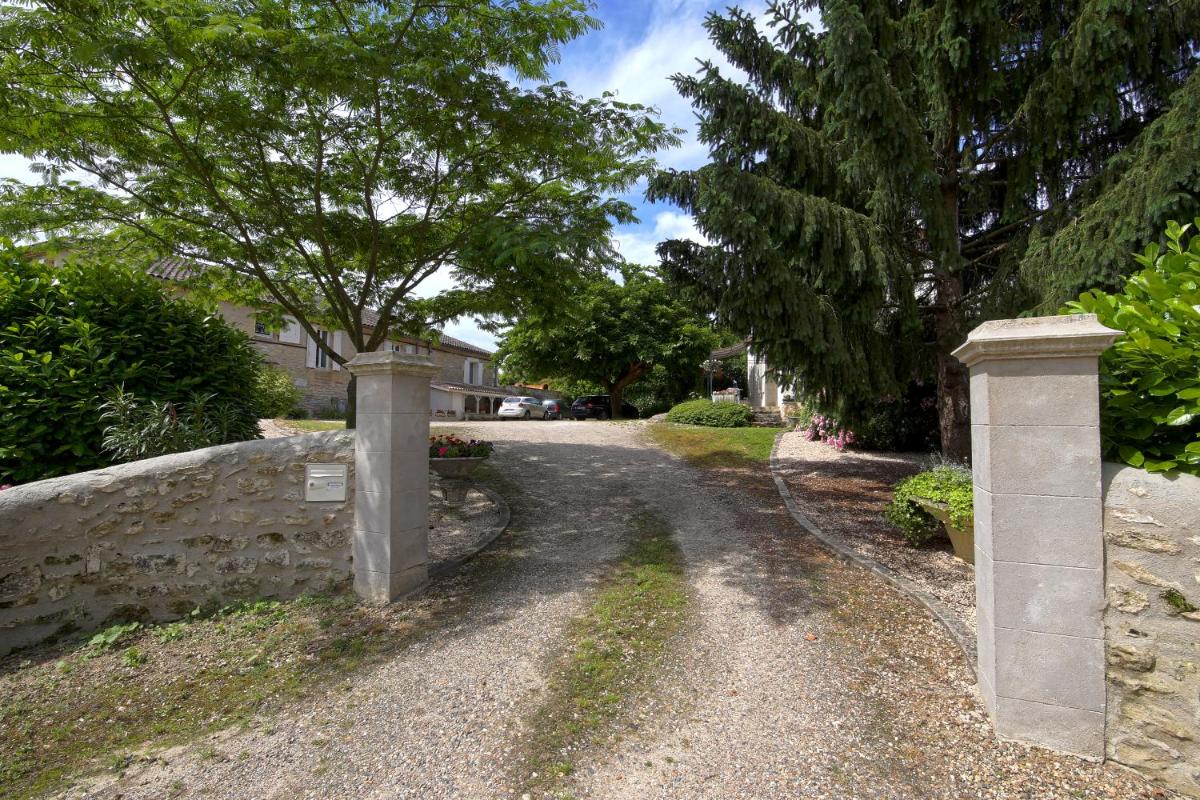 Domaine Des Deux Rivières - Gîte - - Housity