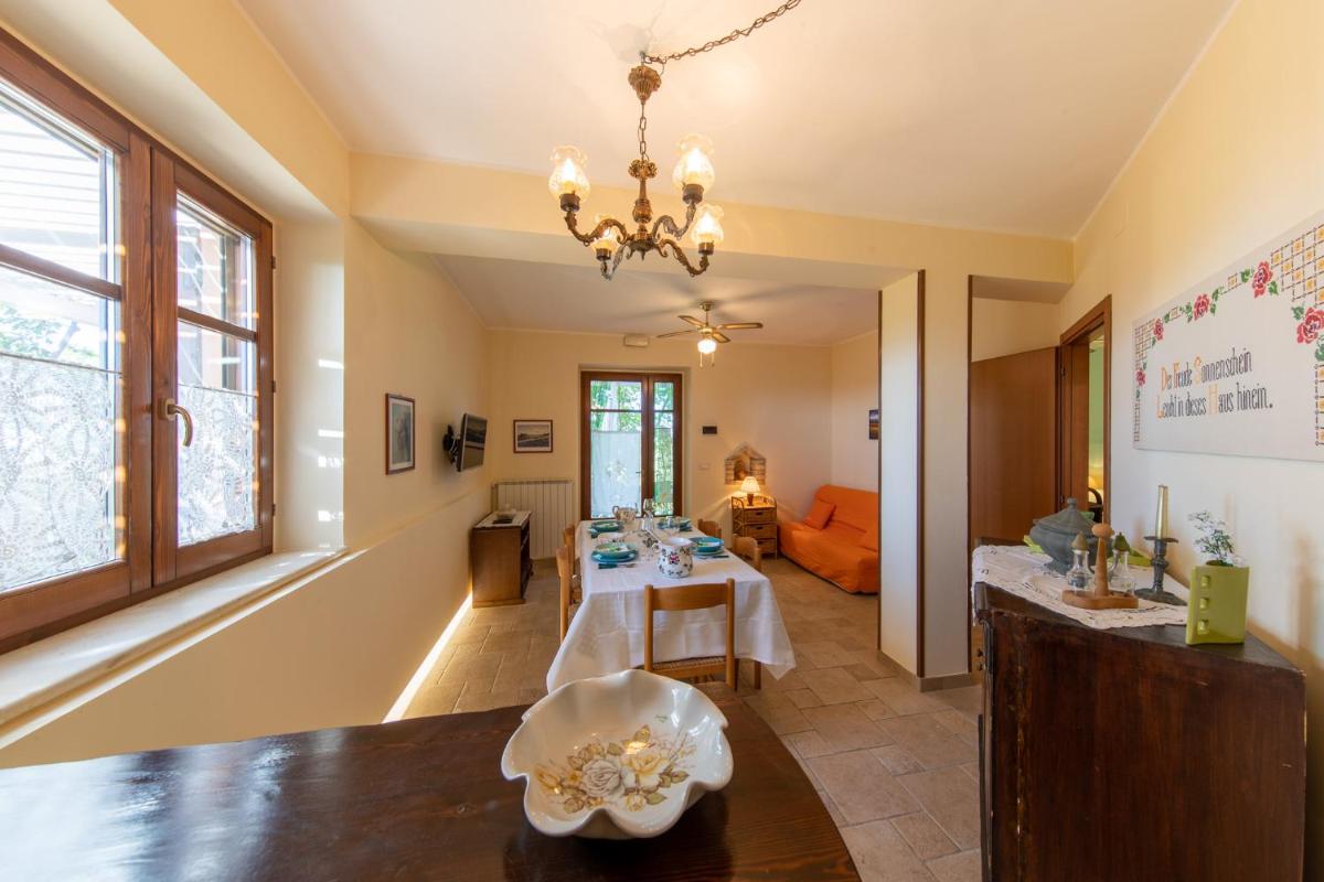 Agriturismo Isola Dei Calanchi - Guest House - Housity