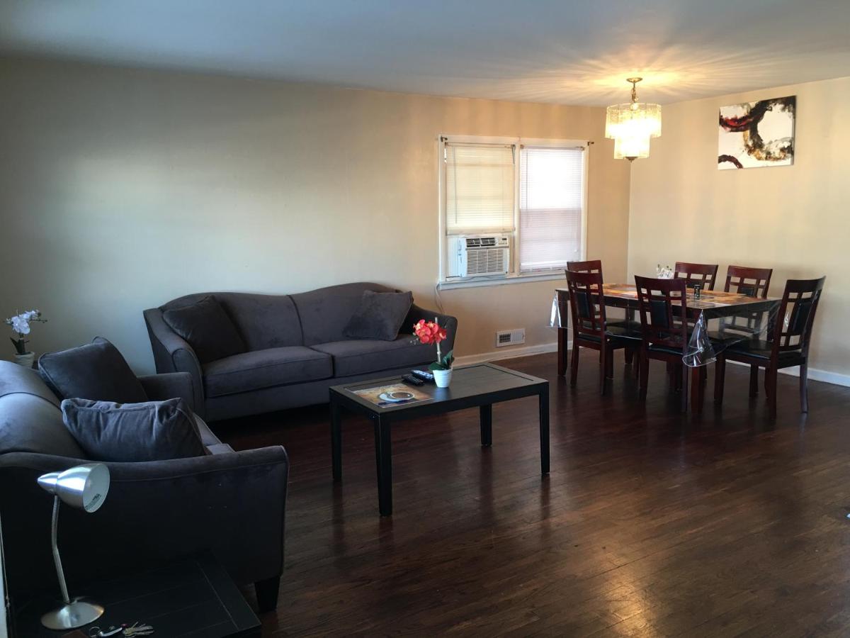 Quiet House Near New York City with Parking - Housity