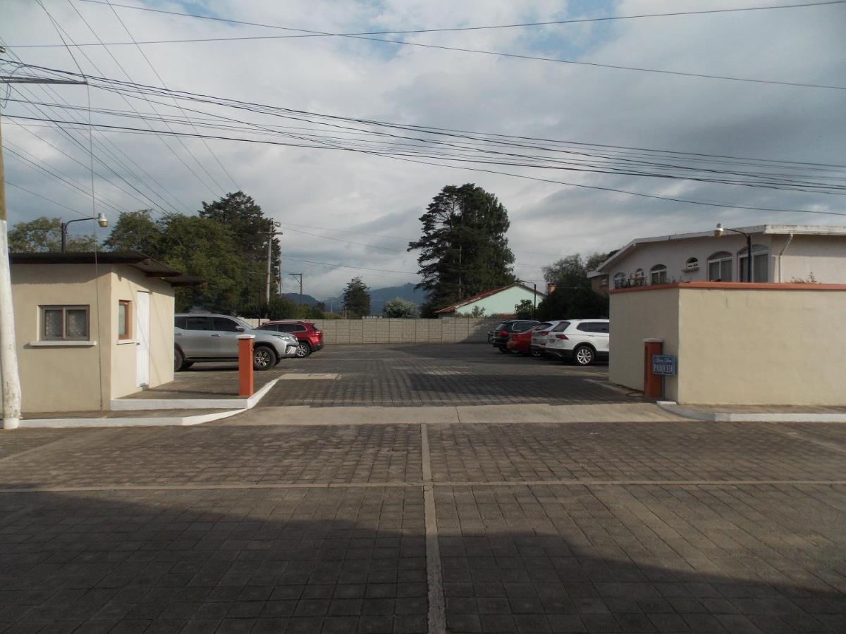 Hotel Anna Inn - Housity